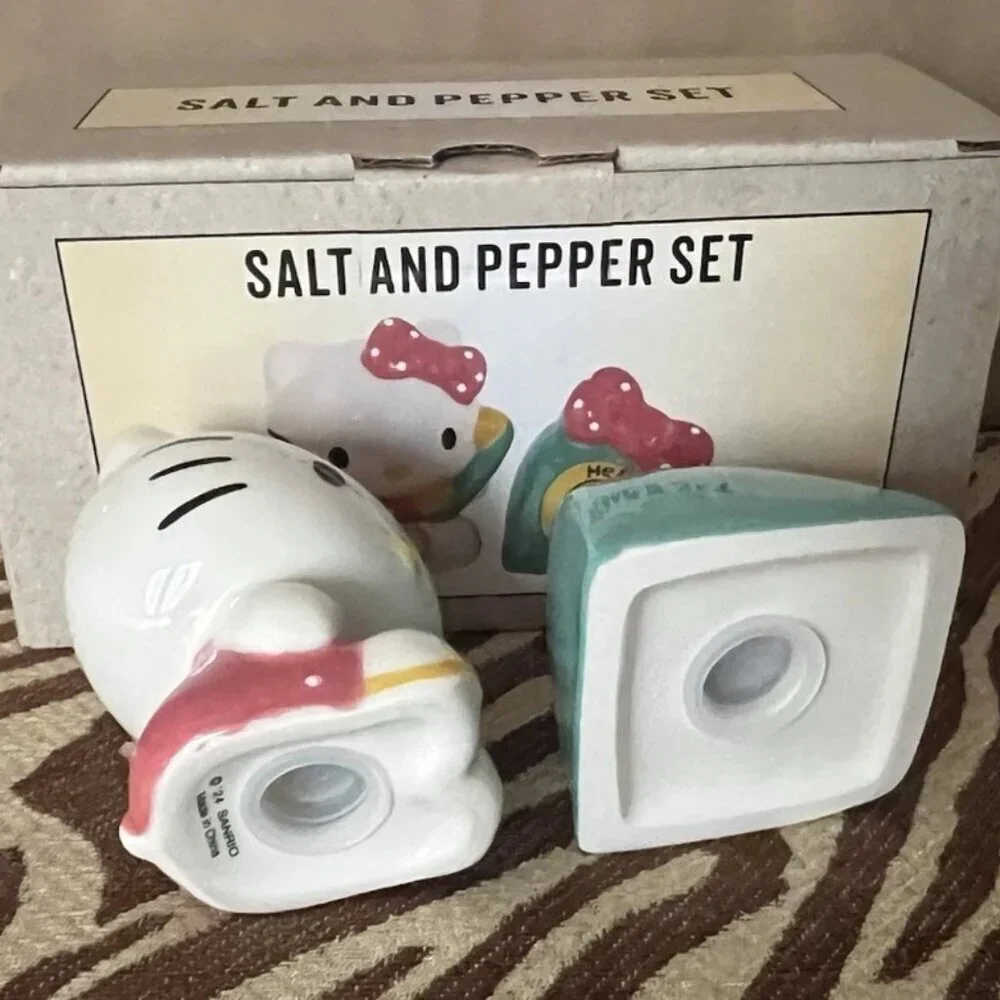 NEW Sanrio Hello Kitty Phone A Friend Blue Sky Salt & Pepper Shaker Set